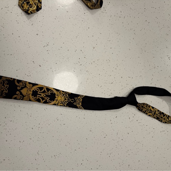 Gianni Versace Mens Tie 100% Silk - Picture 1 of 4